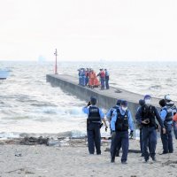 「幕張の浜」で不明の１９歳男性　遺体で発見　堤防から飛び込みか
