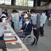 車いす利用者が円滑に接種を受けられるかも確かめた

