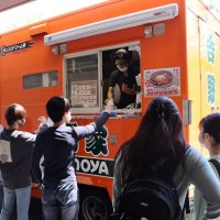 吉野家のキッチンカーも出張販売している