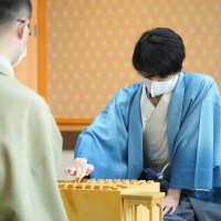 藤井二冠、木更津で初の防衛戦　将棋の棋聖戦が開幕