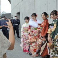 新成人６９６人集合　「もうひとつの成人式」で門出祝う　１月は会場での式典中止、千葉市が代替行事