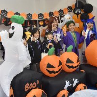 商店街に子どもら歓声　勝浦ハロウィーンで仮装