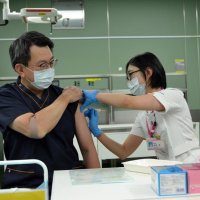 【速報】３回目ワクチン接種、千葉大病院で始まる　県内初、医療従事者ら１２人　接種前後の抗体変化も調査