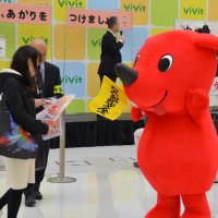 交通安全を呼び掛けるチーバくん＝２０１９年、船橋市