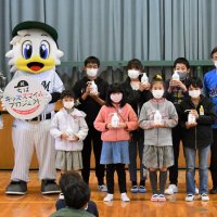 感染防止で除菌剤　千葉市立登戸小に寄贈
