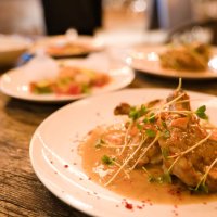 屋外カフェ冬楽しんで　千葉市「椿森コムナ」　１日１組限定ディナーも