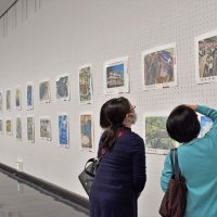 力作ずらり！こども県展初日　作品を前に親子ら笑顔　千葉県立美術館