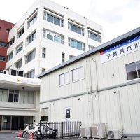 架空の保険商品で１０００万円詐取の疑い　市川署、男逮捕