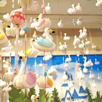 「優美」をテーマにした白鳥のつるし雛飾り
