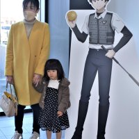 制作会社の協力で、騎手を目指す主人公が梨を持つ等身大パネルも白井市役所に登場
