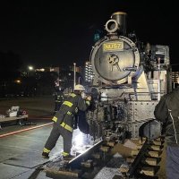 公園の機関車から煙　運転席で枯れ草燃える　千葉市美浜区