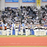 ファン興奮「絶対優勝」　太鼓や拍手選手後押し　習志野高吹奏楽部“美爆音”で新球団歌　千葉ロッテ・マリン開幕戦