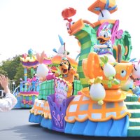 ３年ぶりイースターイベント、東京ディズニーランドで開催　にぎやかパレードお披露目　シーでは２０周年ショー