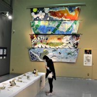 “縄文デザイン”中学生アート　船橋２校の７０点並ぶ　３月５日まで飛ノ台博物館