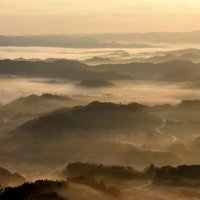 最優秀賞に選ばれた渡辺さんの作品、君津市・九十九谷の「夜明けの雲海」（千葉興銀提供）
