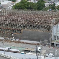 解体中の第２格納庫（千葉市提供）
