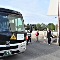 スクールバスで安全登下校　白井２小学校で開始、八街事故受け　児童７割利用も