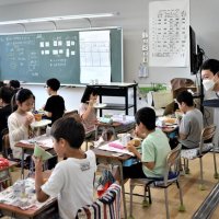 知事、対面給食を視察　コロナ制限緩和へ試行　習志野・谷津小