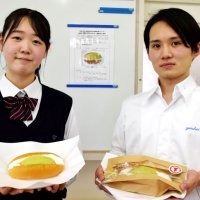旬のメロンぜいたくに　銚子メロンコッペ、銚子商高生が開発　２５・２６日にイオン銚子で限定発売