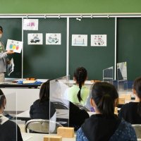 香取・水の郷小で租税教室　佐原法人会青年部会が解説