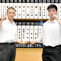 開幕戦で顔を合わせる四街道の高木昭太朗主将（左）と千葉東の前田尚輝主将