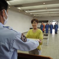肌寒い雨の日、溺れる男性発見　川に入って引き上げ救う　天木さんに感謝状　柏、西部消防署