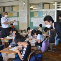 知事　専科教員の活用視察　「担任負担軽減に」　船橋・古和釜小