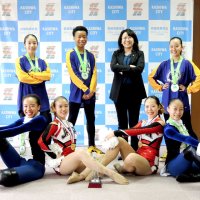 チアダンス世界大会３部門を制覇　ゴールデンホークスが柏市長に報告
