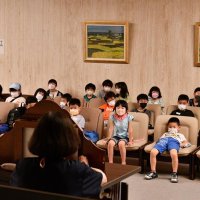 児童が夏の醍醐味満喫　お化けの話、暗闇探検、手持ち花火　多古文化ホールで夜間イベント