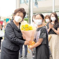 【速報】勝浦市・照川市長が初登庁　外房初の女性、「新しい視点つくり勝浦変えたい」と抱負