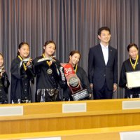 ジュニア部門Ｖ報告　知事へ連覇誓う　米・ダンス世界大会で躍動　千葉県内学生チーム「煌めき☆グリッター」