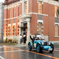 駆け抜ける往年の名車　ラリー、きょう１９日幕張でゴール　ポルシェやブガッティ続々到着　香取