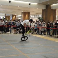 ＢＭＸ佐々木選手らに歓声　松戸で交流イベント　児童も一緒にスピン挑戦
