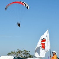 【子ども新聞　週刊ちばにち家】　秋空、飛行技術競う　神崎　パラモーター日本選手権　（２０２２年１０月６日号）