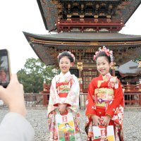 晴れ着で笑顔の七五三　子どもの成長願って　成田山新勝寺