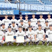 横浜市長杯大学野球大会で準優勝した武道大ナイン。明治神宮大会に出場する＝１０日、横浜スタジアム