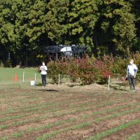 農薬散布用のドローンの実演なども行った
