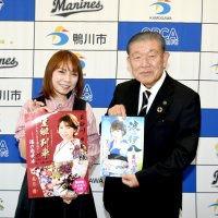 「望郷列車」で鴨川ＰＲ　演歌歌手、美月優さんが訪問