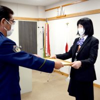 知らぬ間にネットバンキング利用申し込まれ…　女性客の電話de詐欺被害防ぐ　ＪＡ職員へ感謝状　山武署