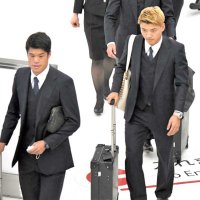 Ｗ杯を終え帰国した柏市出身の酒井選手（左）と２得点を挙げた堂安選手