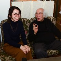 談笑する長峯宣子さん（左）と高橋さん