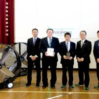 市原・若葉中に大型送風機贈る　山一運輸