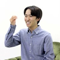 美浦トレーニングセンターで取材に応じる菅原騎手＝昨年１１月３０日、茨城県美浦村