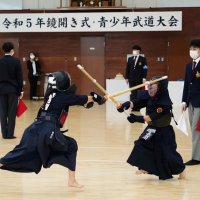 新春の一戦、元気よく　勝浦で青少年武道大会