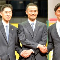 心に響くフットボールを　鈴木ＧＭ最低でも勝ち点８０　戦術の変化に対応小林監督　ＧＭと監督に聞く　ジェフ千葉