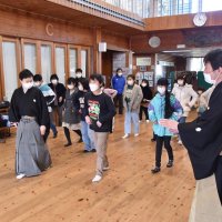 狂言の奥深さ体感　演目鑑賞や発声体験　館山・神余小