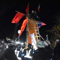 【続報】成田空港反対派のやぐら撤去作業、終了　公妨疑いで３人現行犯逮捕