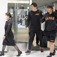 【動画あり】ＷＢＣ侍ジャパン凱旋　朗希、村上ら成田空港に　到着ロビーにファン１２００人以上詰めかけ
