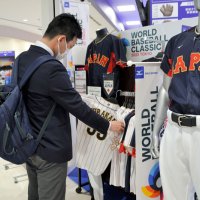 ＜ＷＢＣ侍ジャパン１６日準々決勝＞ユニホーム人気、開幕前から品薄に　朗希力投、打撃好調の近藤…優勝へ高まる期待