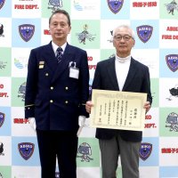 テニスしていた知人が意識不明に…介護職男性、ＡＥＤ使い救命　我孫子市消防本部が感謝状